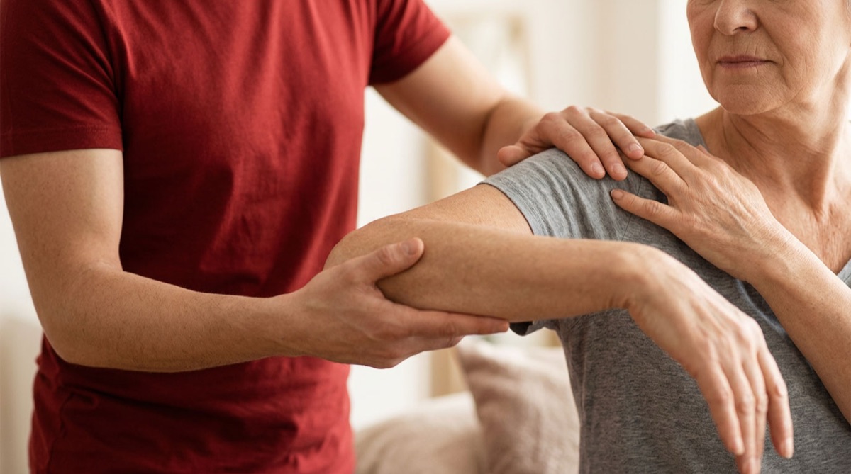 Physiotherapeutische Behandlung: gezielte Mobilisation von Schulter und Arm